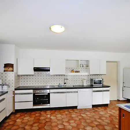 Chalet In Fuegen Near Spieljochbahn, Cleaning Included Vakantiehuis